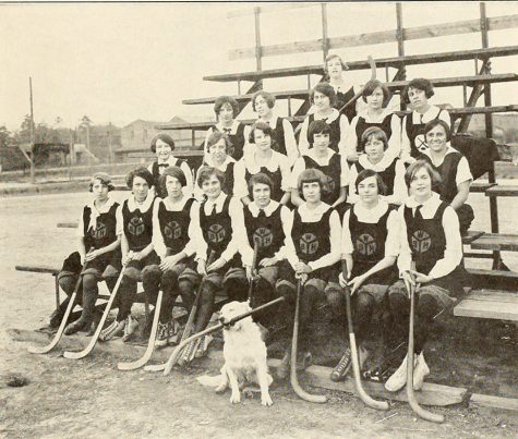 The 1926 state championship-winning women’s hockey team.
